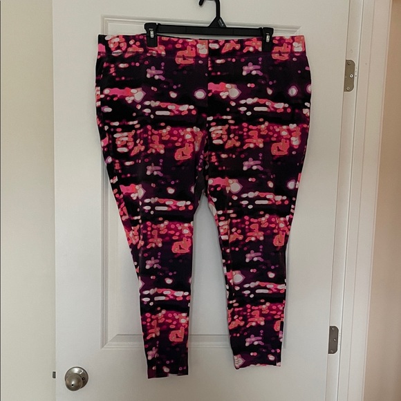 Livi Active Pink and Black Patterned Leggings - Picture 1 of 3